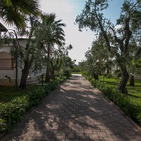 Апарт-отель Villaggio Alba Chiara Вьесте